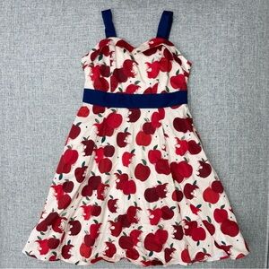 Disney child medium (seems like size 6) Snow White Apple Dress VGUC